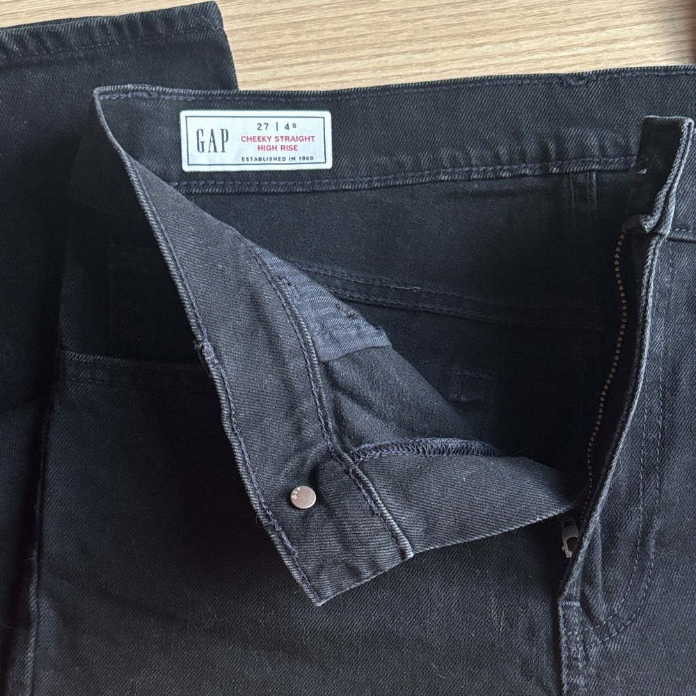 GAP women’s black Straight Jeans